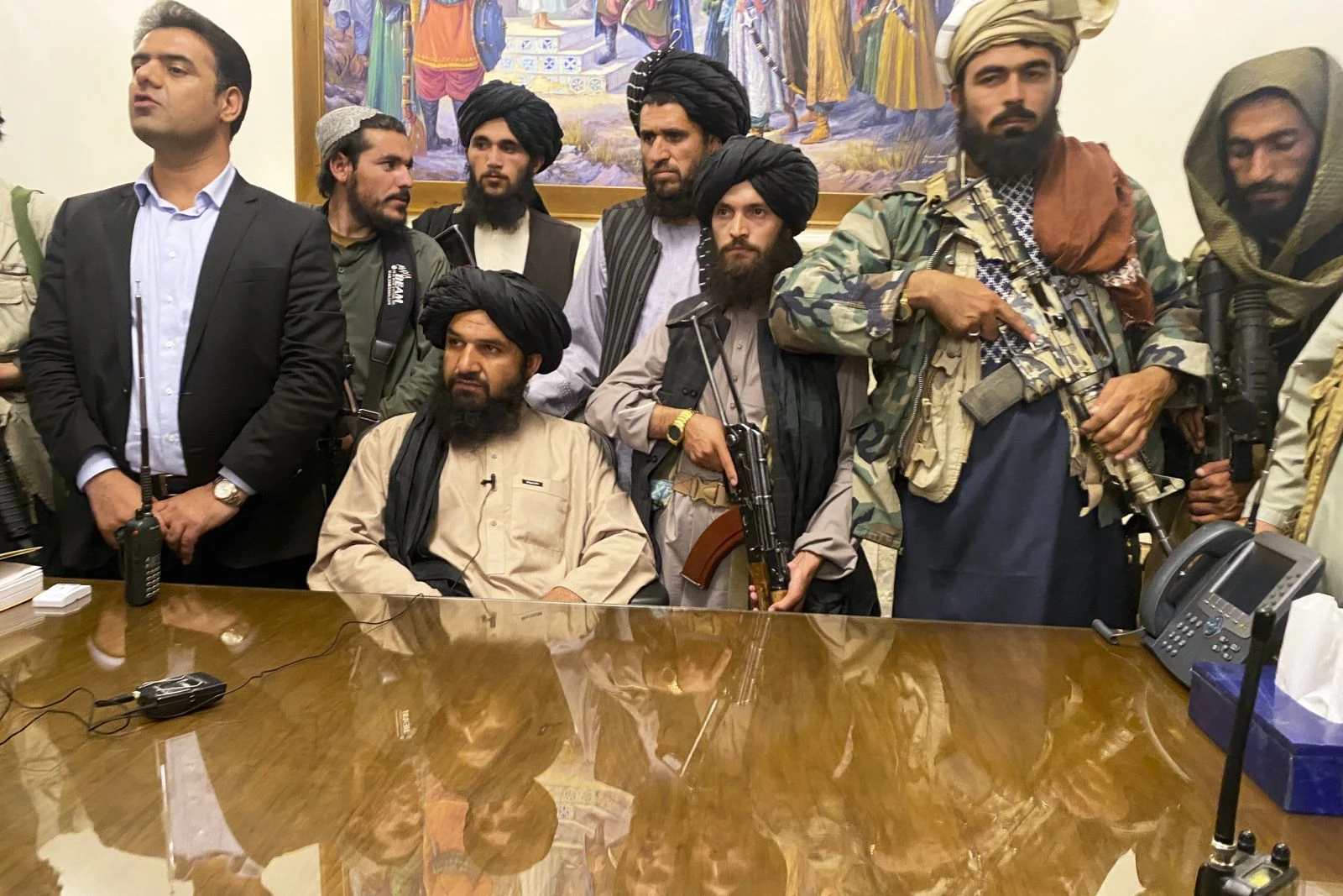 Taliban'dan uluslararası çağrı: Bizimle masaya otursunlar